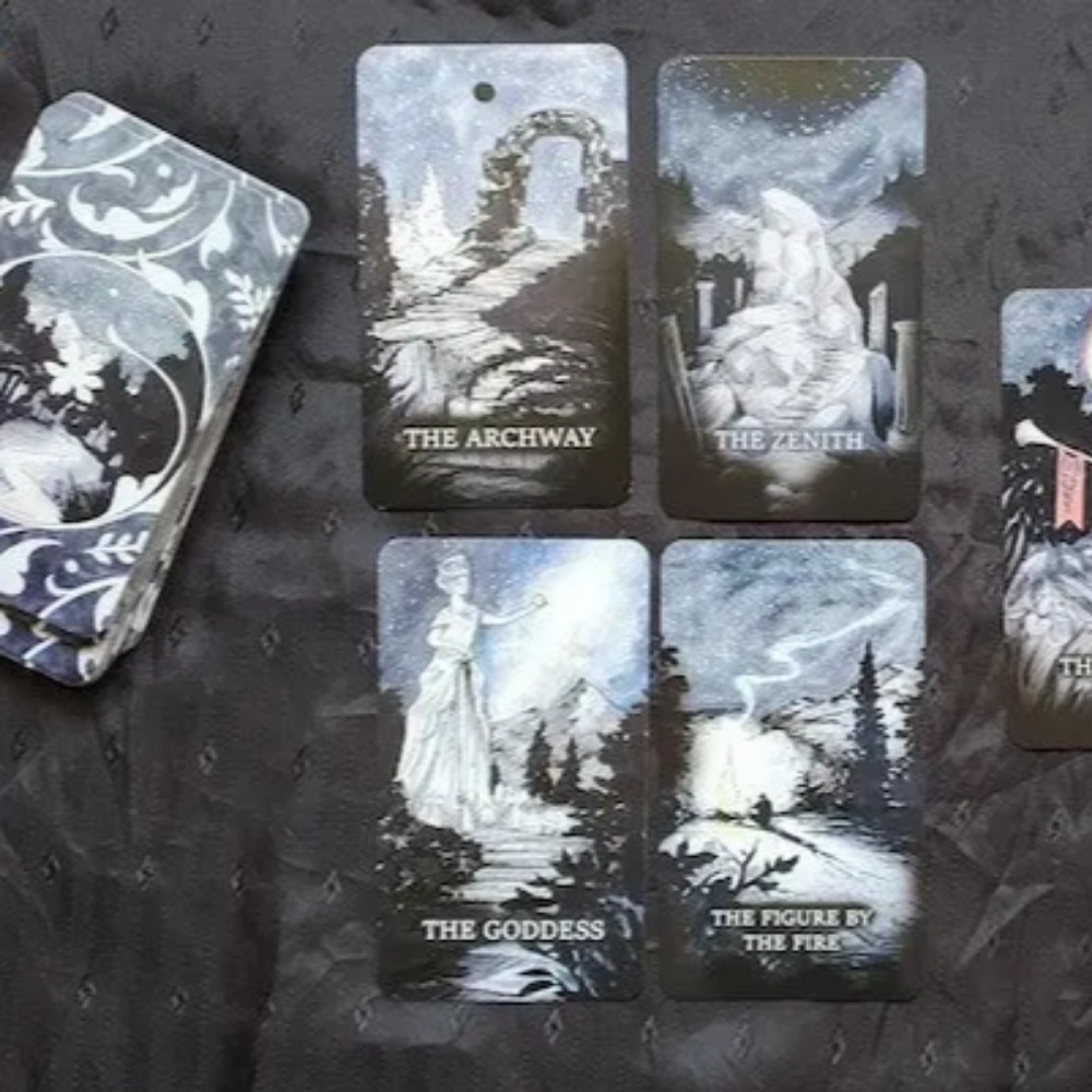 L'oracolo infinito 9 * 6 cm Un - Tarot Cards Deck With Guidebook recensione e prezzo