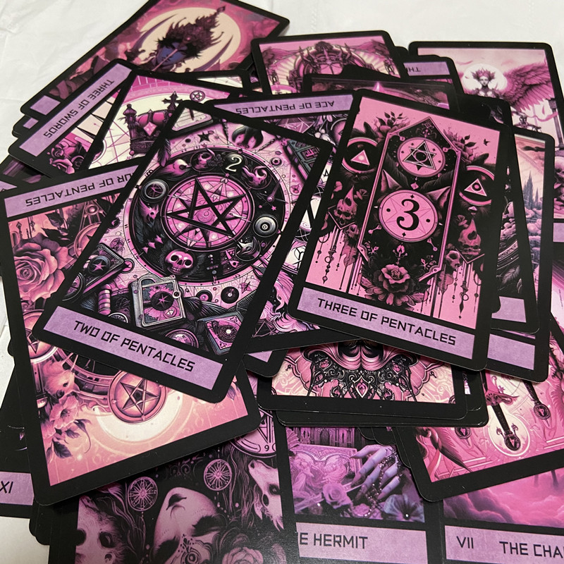 Mazzo di Tarocchi Gotici Rosa  - Tarot Cards Deck With Guidebook recensione e prezzo
